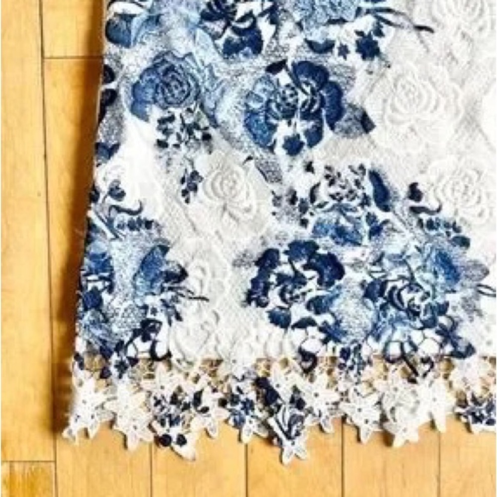 White Lace Tank Top with Blue Floral Print - Picture 2 of 6